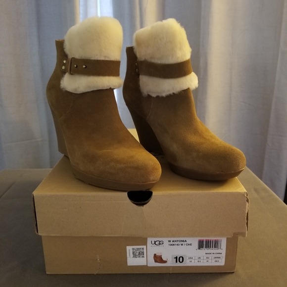 Shoes - Picture 3 of 4